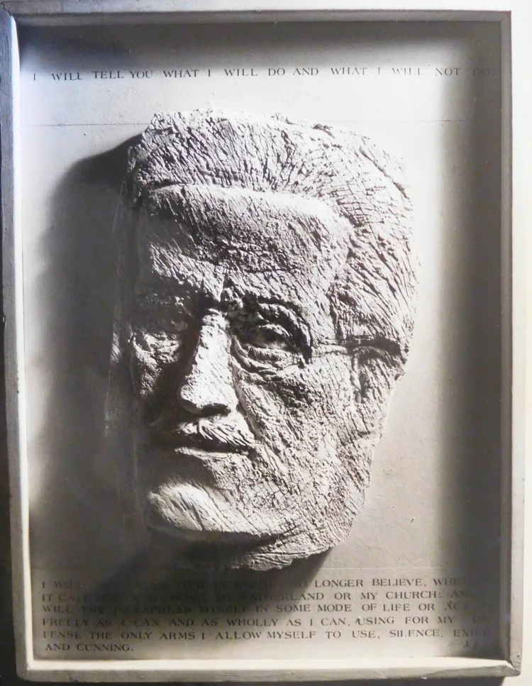 Photo of portrait head of James Joyce by Ursula Meyer