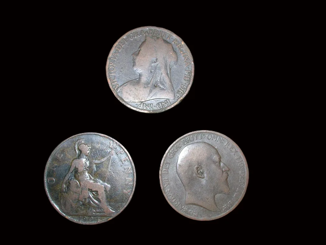 3 bronze pennies (1900, 1902, 1904)